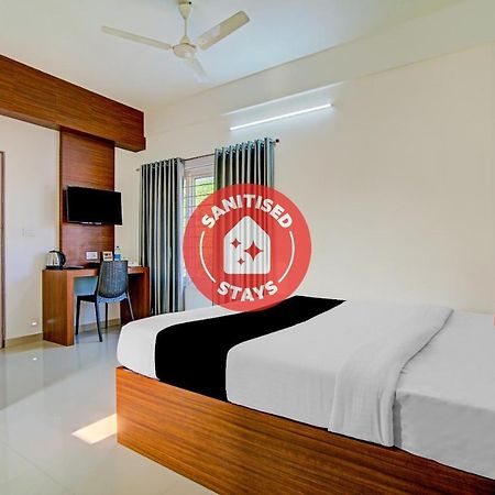 Vaccinated Staff- Capital O 74715 Phoenix Holidays Hotel Kochi Exterior foto
