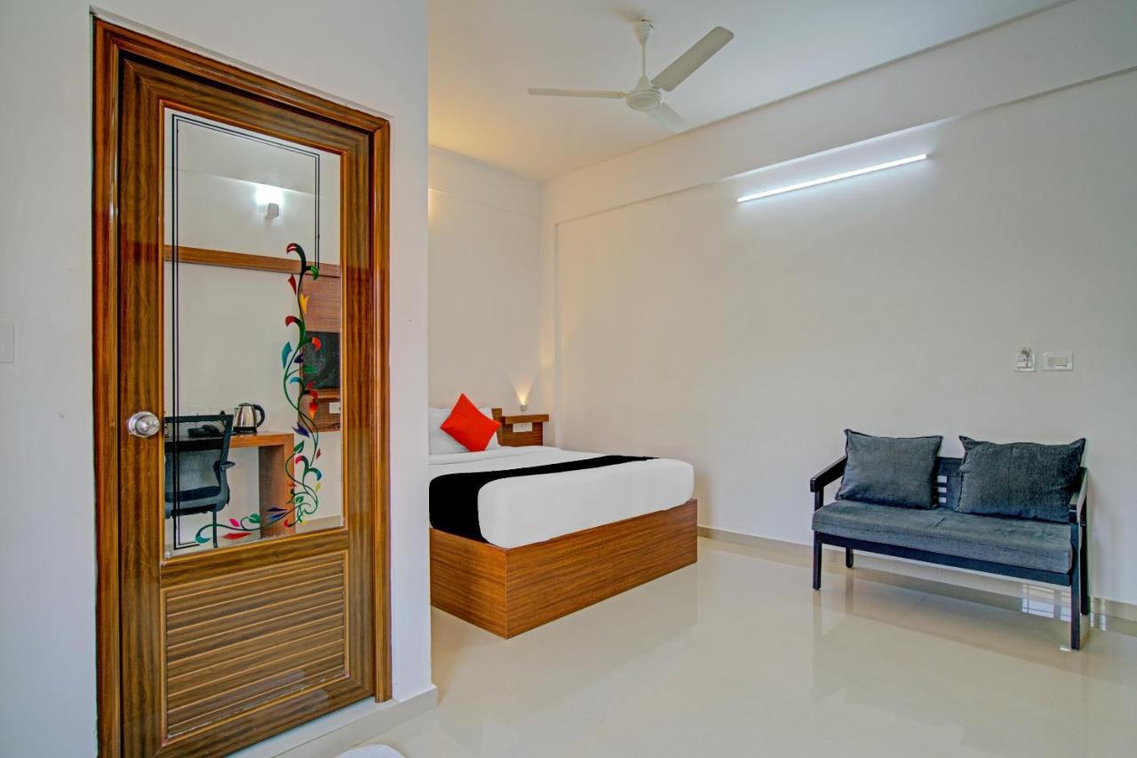 Vaccinated Staff- Capital O 74715 Phoenix Holidays Hotel Kochi Exterior foto