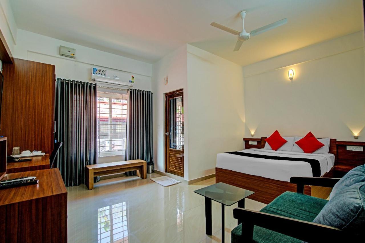 Vaccinated Staff- Capital O 74715 Phoenix Holidays Hotel Kochi Exterior foto