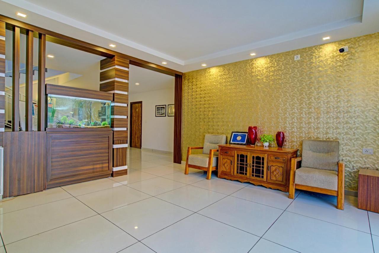 Vaccinated Staff- Capital O 74715 Phoenix Holidays Hotel Kochi Exterior foto