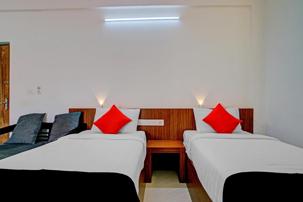 Vaccinated Staff- Capital O 74715 Phoenix Holidays Hotel Kochi Exterior foto