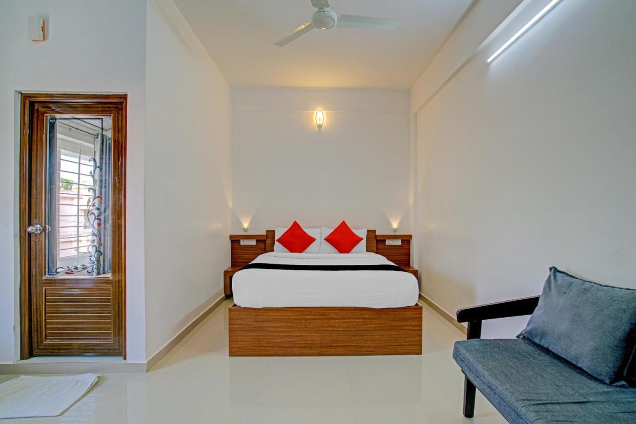 Vaccinated Staff- Capital O 74715 Phoenix Holidays Hotel Kochi Exterior foto